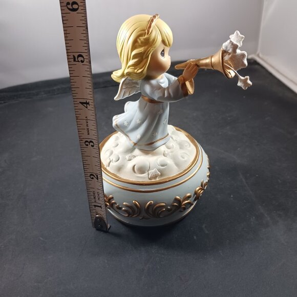 Precious Moments "Share The Gift of Love" Musical Figurine Trumpeting Angel 2009 - Picture 7 of 8